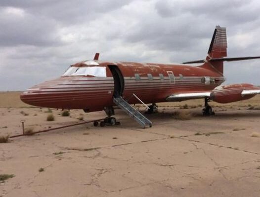 Elvis Presley’s 1962 private jet has finally been sold, and the interior is breathtaking.