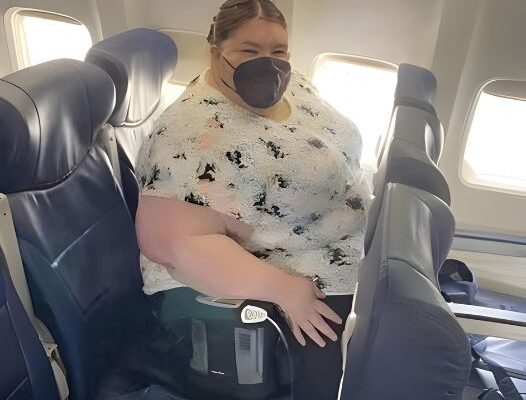 Woman tries to take her seat on a plane – but she refuses, and what happens next has the internet is divided
