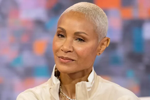 8 Celebs You Probably Didn’t Know Secretly Wear Wigs & Hair Extensions – Photos