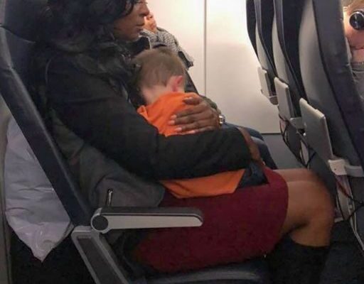 HE CRAWLED INTO MY LAP MID-FLIGHT—AND NO ONE CAME TO CLAIM HIM