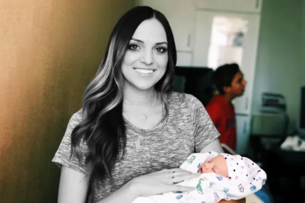 A Husband Took His Wife to the Hospital to Give Birth – She Died in His Arms After Delivering Their Second Child