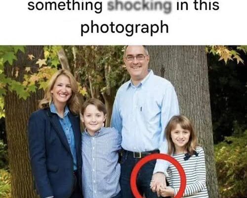 She Thought It Was Just a Sweet Family Photo — Until She Zoomed In and Saw the Truth That Changed Everything